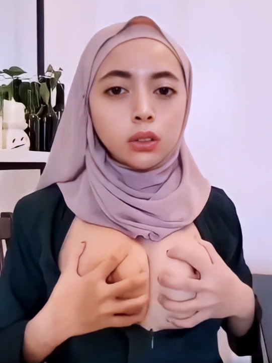 Ukhti Cantik Pamer Susu Kenyal