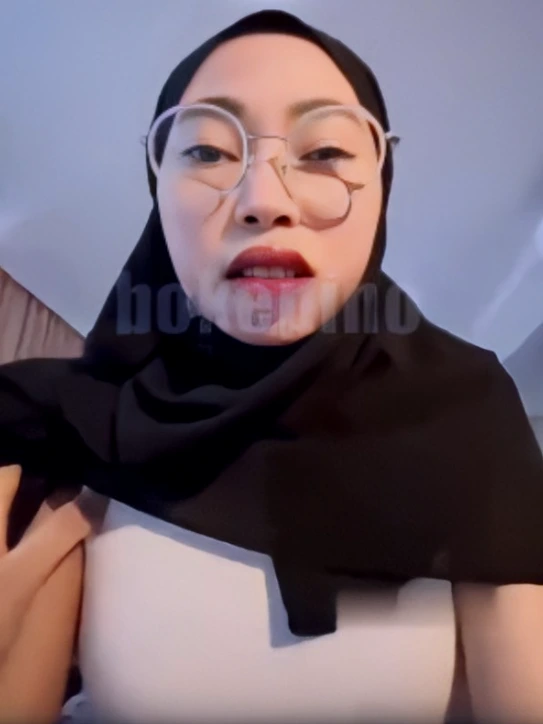 Suruh Ukthi Imut Goyang di Atas