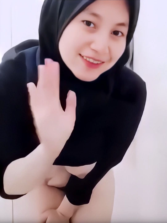 Lagi Kerja Malah Omek di WC