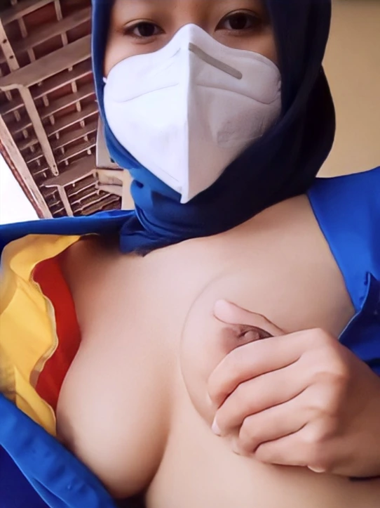 Pegawai Indomart Sange Colmek di Luar