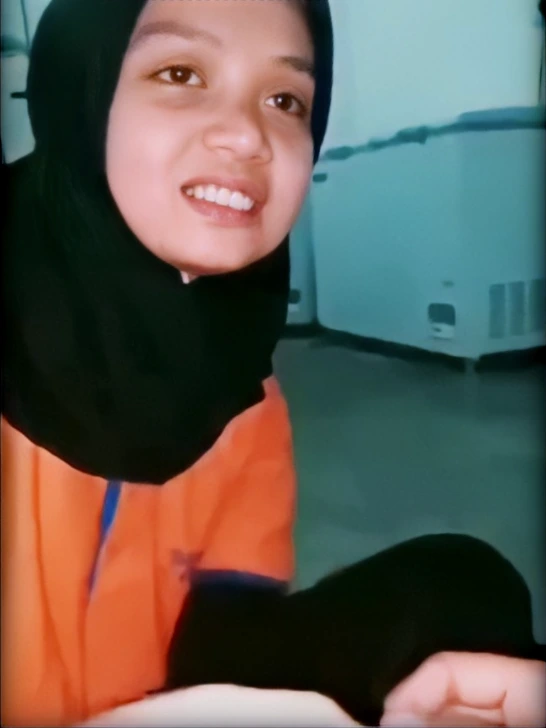Skandal Karyawan Jilbab Di Gudang