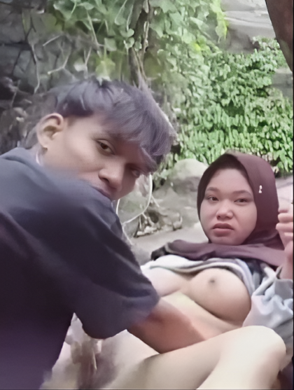 Sejoli Nekad Ngewe di Hutan