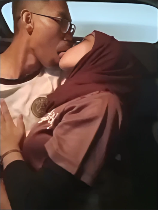 Hijab Ngentod Croot di Mobil part 1 