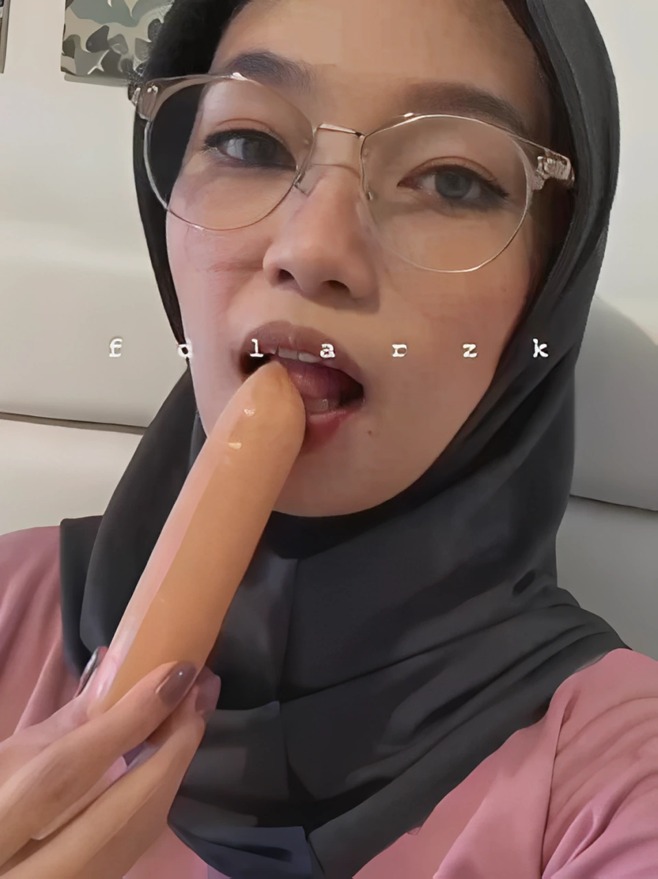 Ukhti Cantik Belajar Emut Sosis 