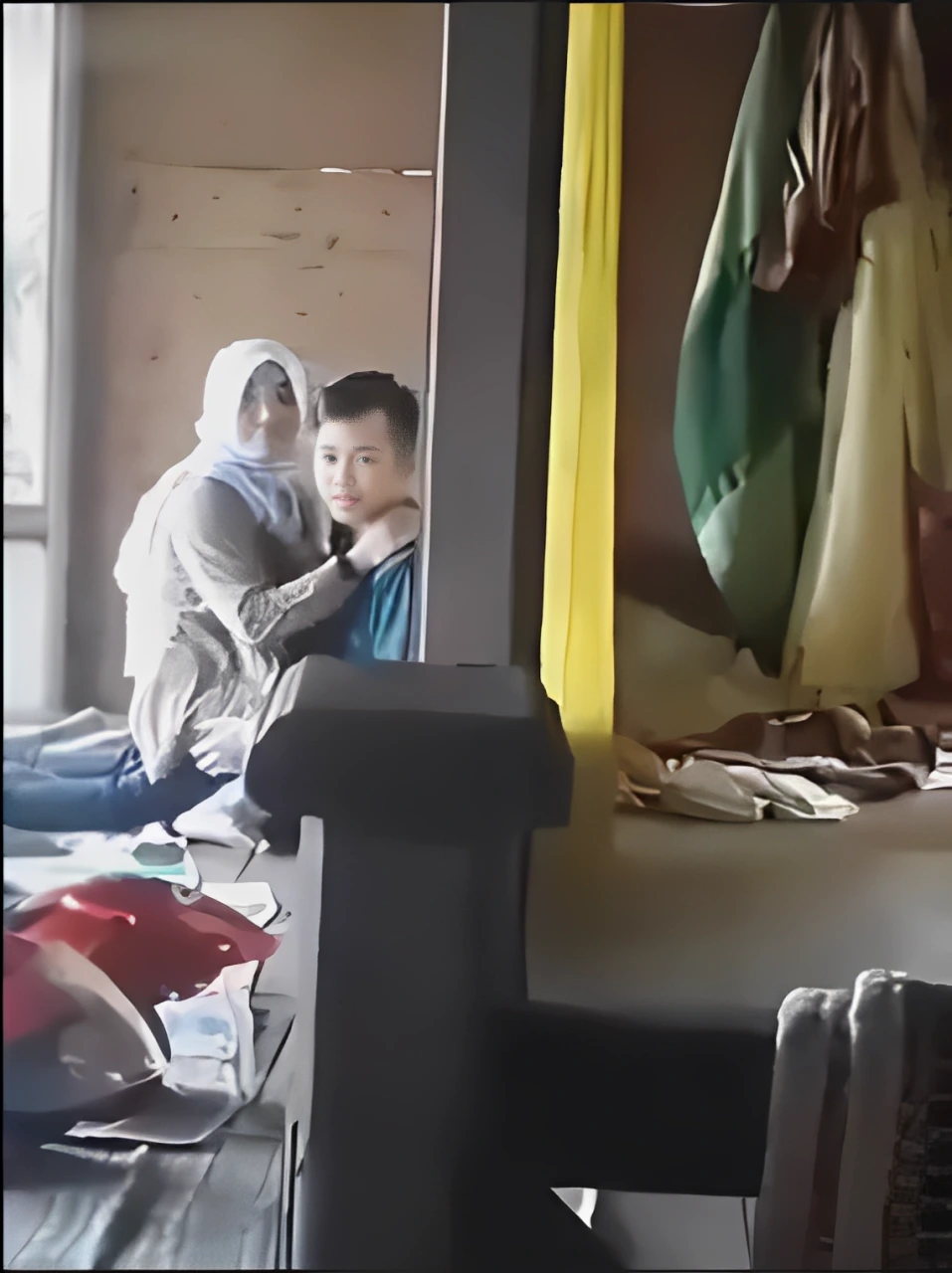 Intip Pasangan Mesum di Gubuk 