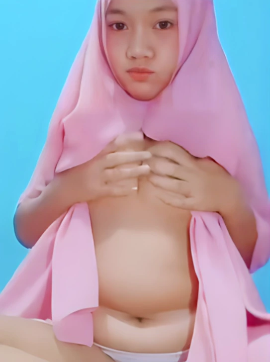 Adek Jilbab Imut Omek Pake Botol